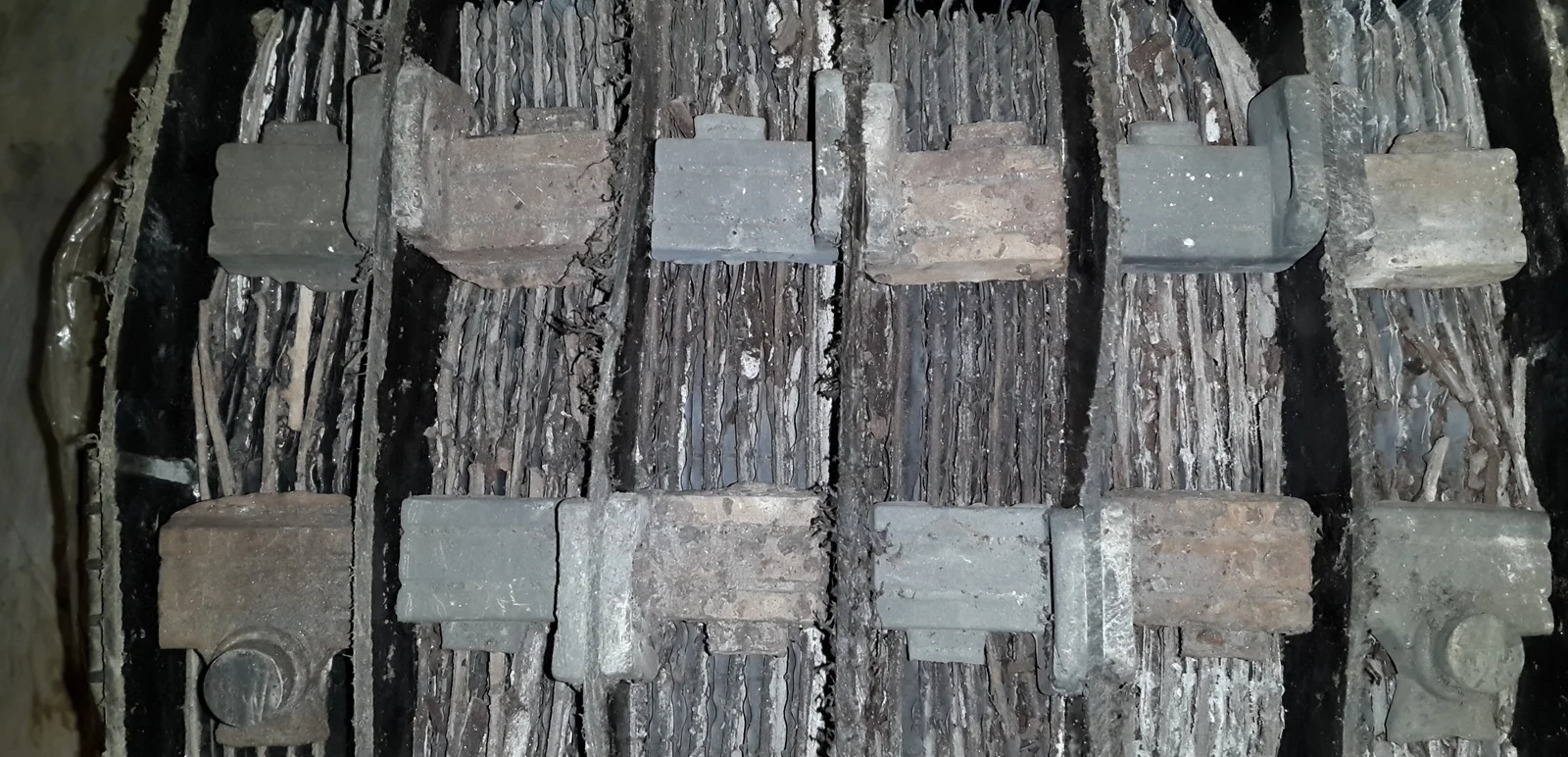 Что приводит к разрушению пластин в аккумуляторах