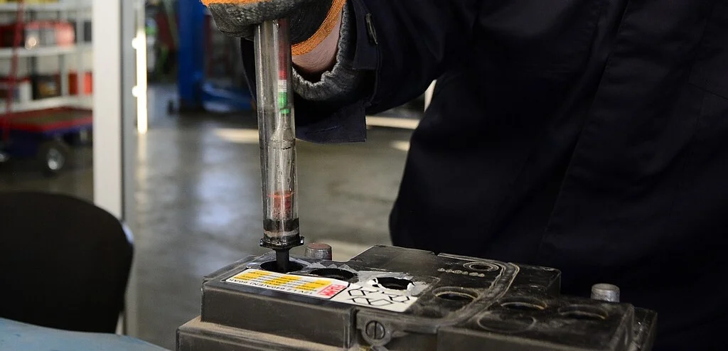 Для чего необходимо проверять плотность электролита